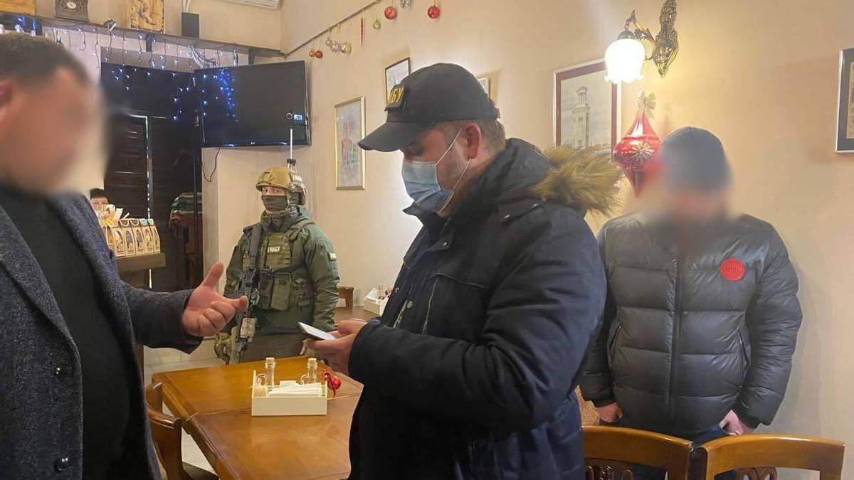 Нардеп «Слуги народа» Кузьминых, которого поймали на взятке в полмиллиона, не приходит на допросы в НАБУ
