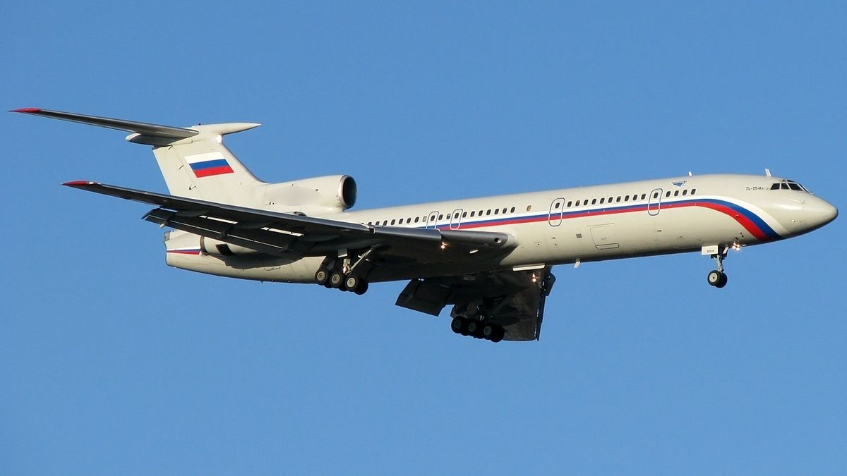 Над Крымом заметили два военно-транспортных самолёта РФ: они приземлились на военном аэродроме под Севастополем