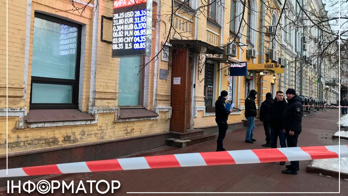 Стрілянина біля обмінника в центрі Києва: поліція оточила територію, є постраждалий