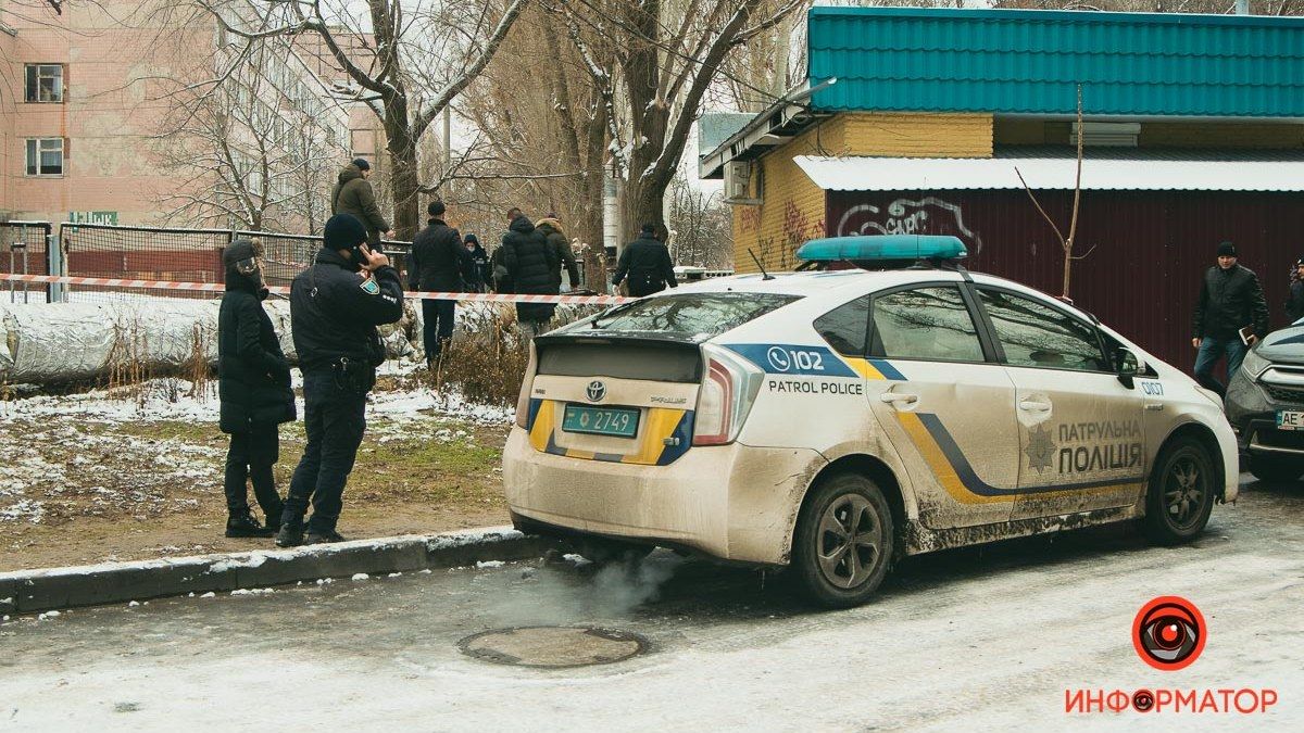 В Донецкой области возле мусорных баков нашли тело 20-летнего парня: полиция ищет свидетелей