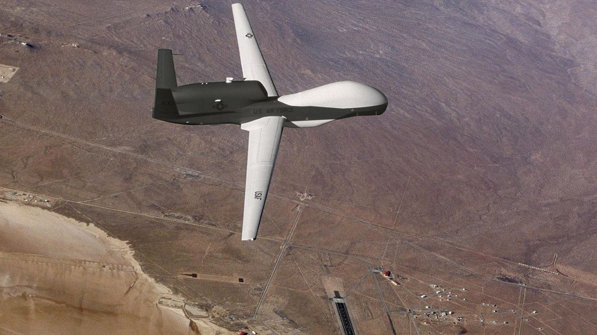 Над Украиной летает американский беспилотник Global Hawk: какие данные он собирает