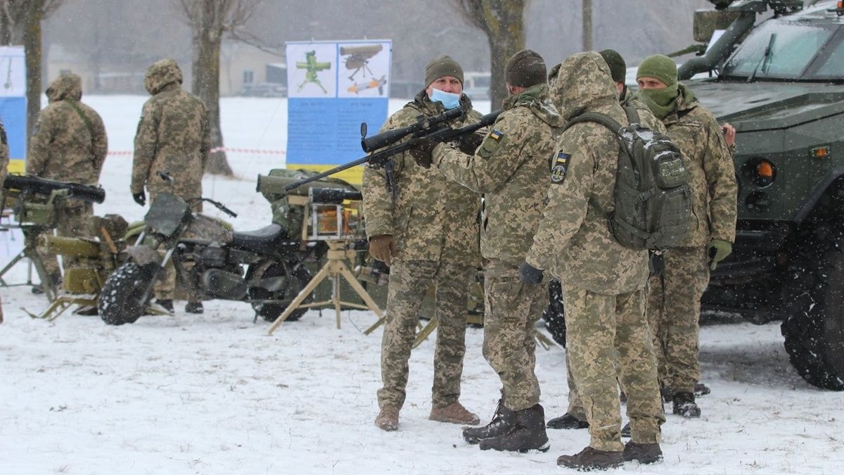 Нидерланды передадут Украине снайперские винтовки, боевые каски и радары