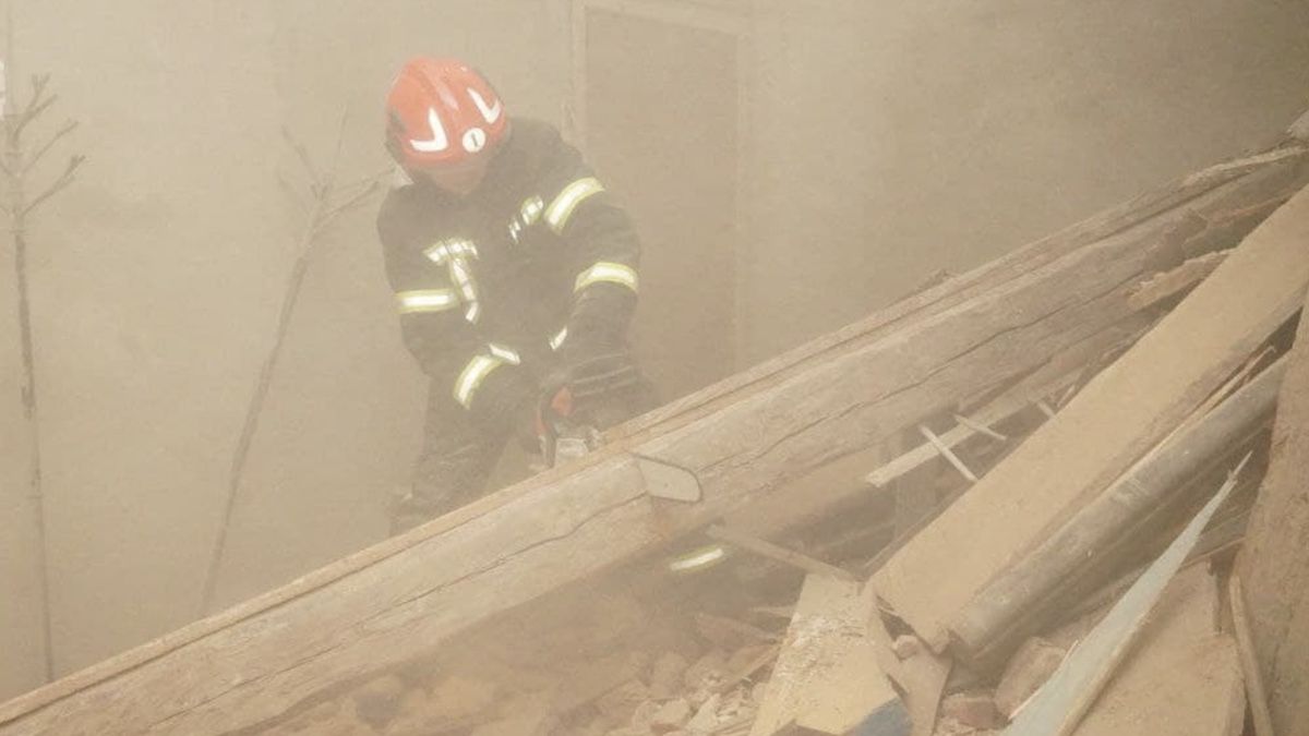 У Львові у багатоповерхівці обрушилася сходова клітка: мешканці виявилися заблокованими у квартирах