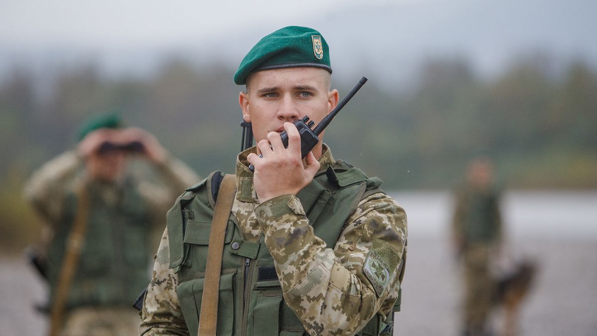 В Херсонской области боевики РФ обстреливают пограничников с вертолётов: известно о 3-х погибших