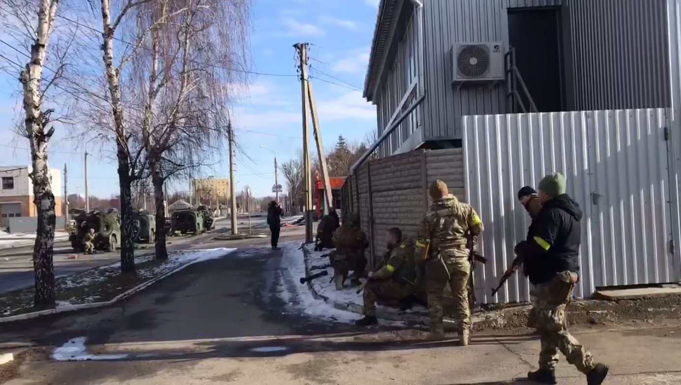 В Харькове пылает вражеская техника