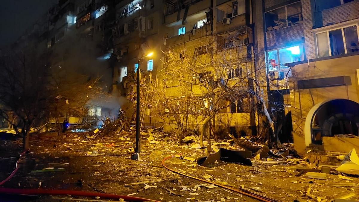 Ракетный удар по общежитиям в Василькове и Белой Церкви: двух человек достали из-под завалов, ещё одного ищут