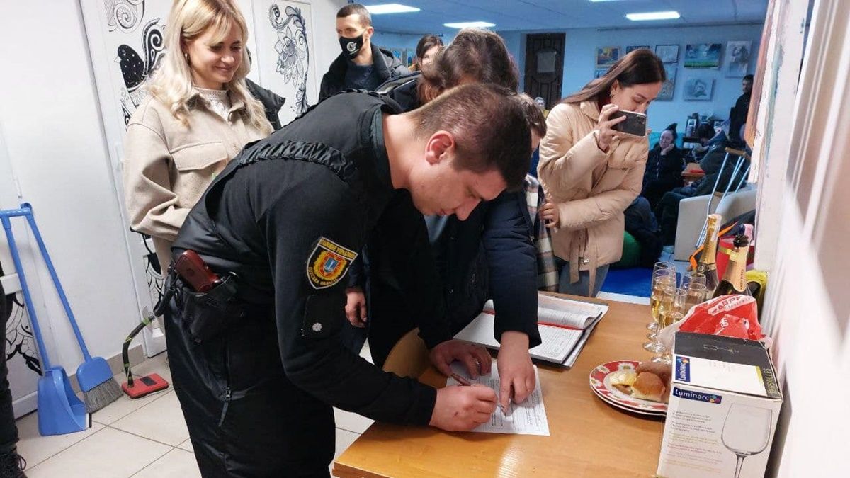 В Одесской области в бомбоубежище поженилась пара