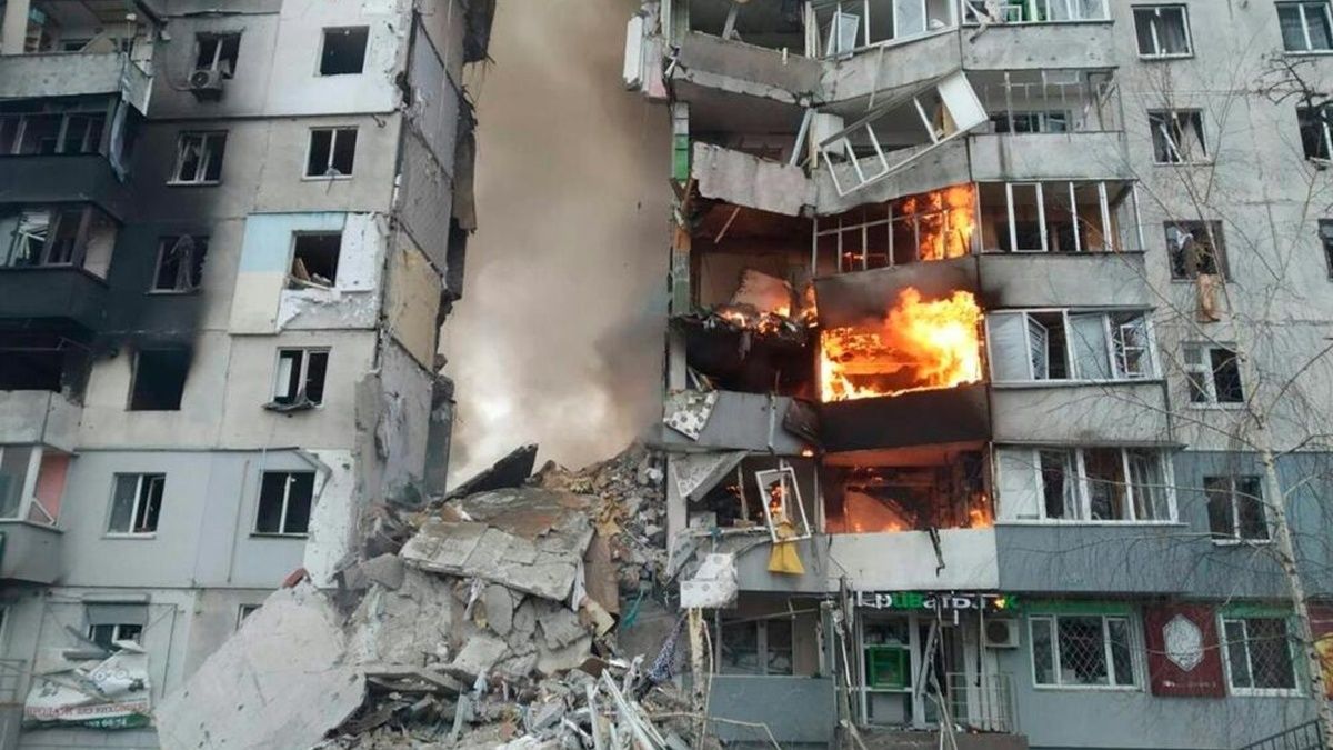 В Киевской области освободили более 200 человек, которые двое суток были под завалами