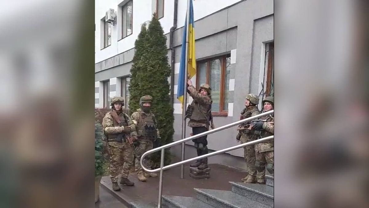 ВСУ подняли украинский флаг в Буче