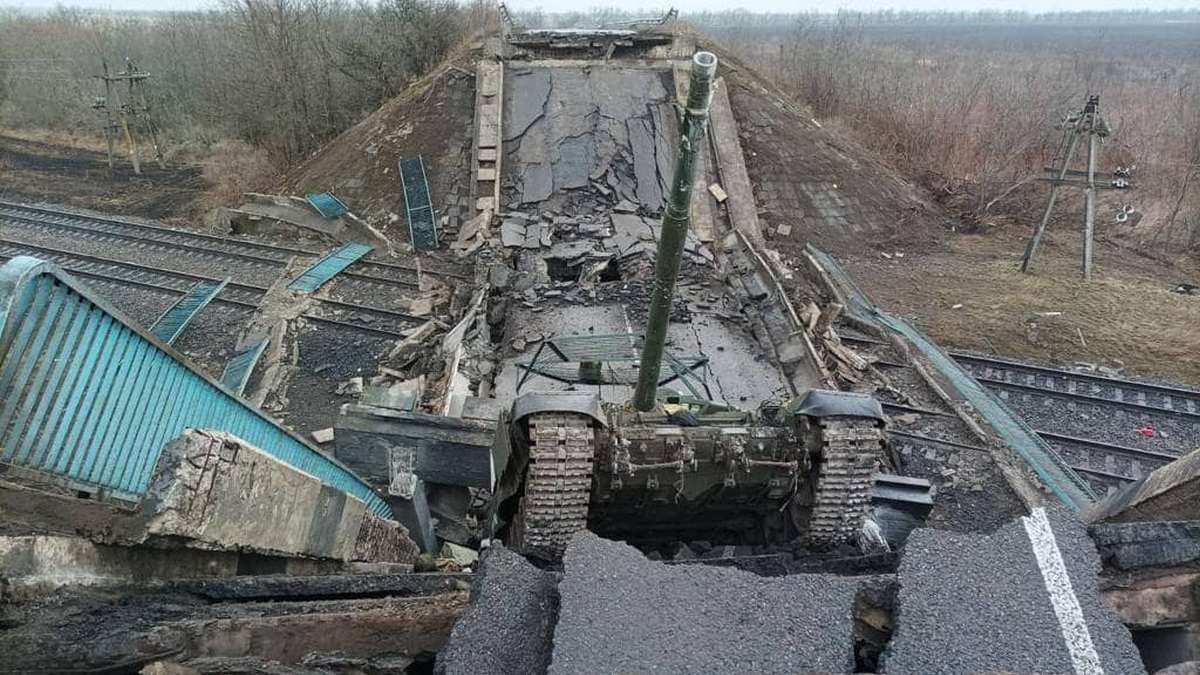 Під Миколаєвом українські захисники підірвали міст разом із російським танком