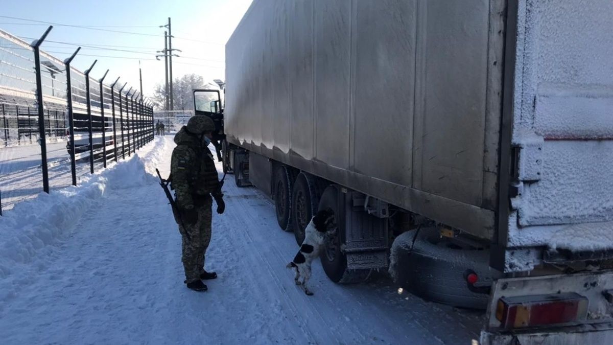 В Украину доставили гуманитарную помощь: 834 авто и 19 вагонов