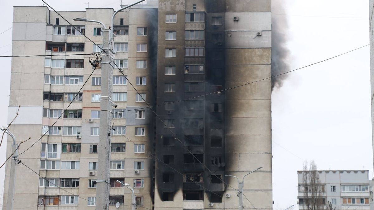 В Харькове из-за обстрелов загорелись около 10 квартир в пяти многоэтажках