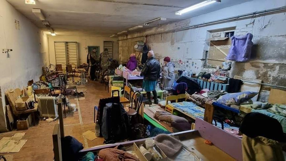 В селе под Черниговом в подвале школы оккупанты держали в заложниках более 150 местных жителей
