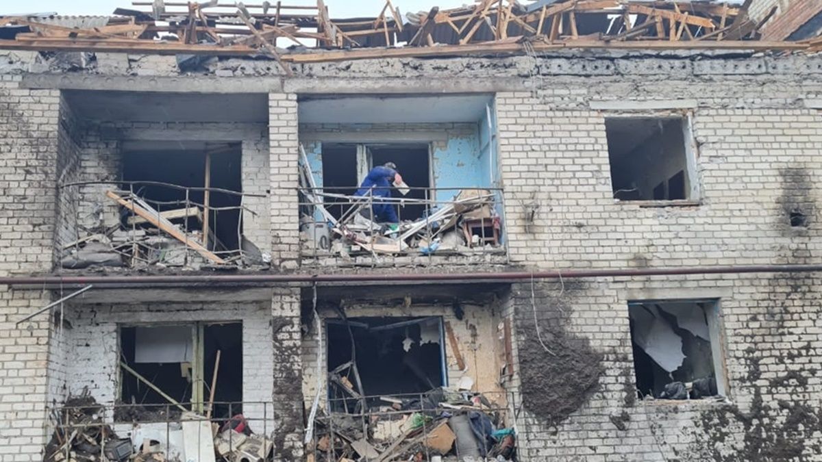 Бойовики завдали ракетного удару по селищу в Донецькій області, поранені семеро людей