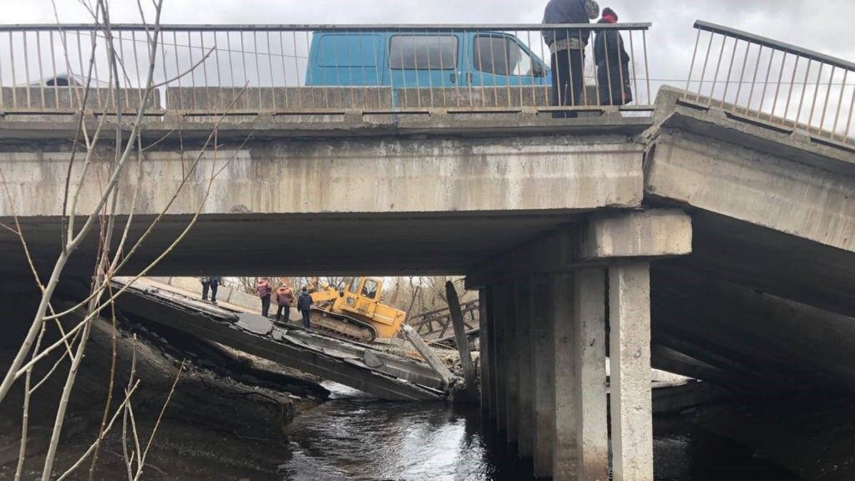 Чернігівщина зводить тимчасові мости і генерально прибирає трасу на Київ – ОП