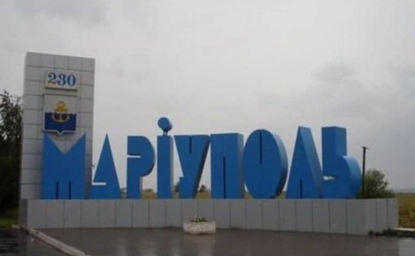 В Мариуполе оккупанты вырыли братские могилы и свозят туда тела мирных жителей