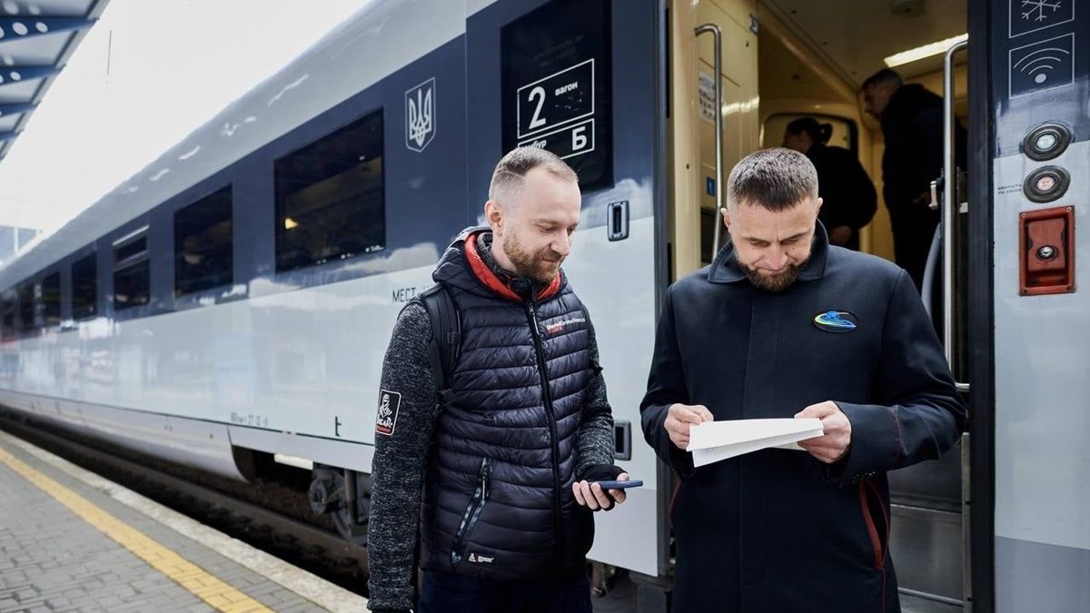 «Укрзалізниця» тимчасово змінила графік та маршрут руху регіональних поїздів
