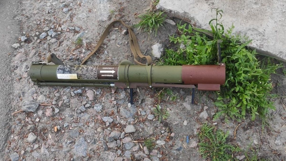 Местные жители слышали взрывы: в Полтаве посреди улицы нашли гранатомёт