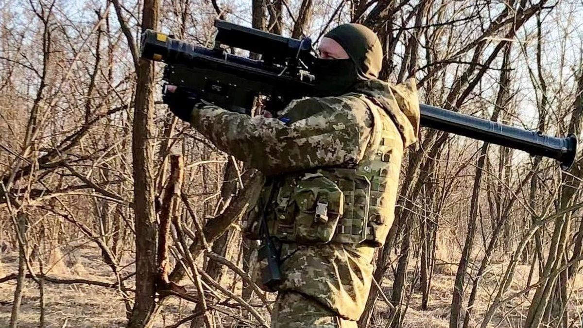 Українські десантники знищили ворожий "Урал" із боєкомплектом: відео