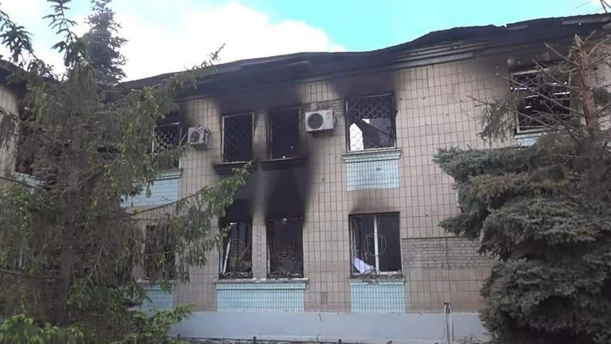 Боевики за сутки 15 раз обстреляли Луганскую область: разрушены школа-интернат, жилые дома и газопровод