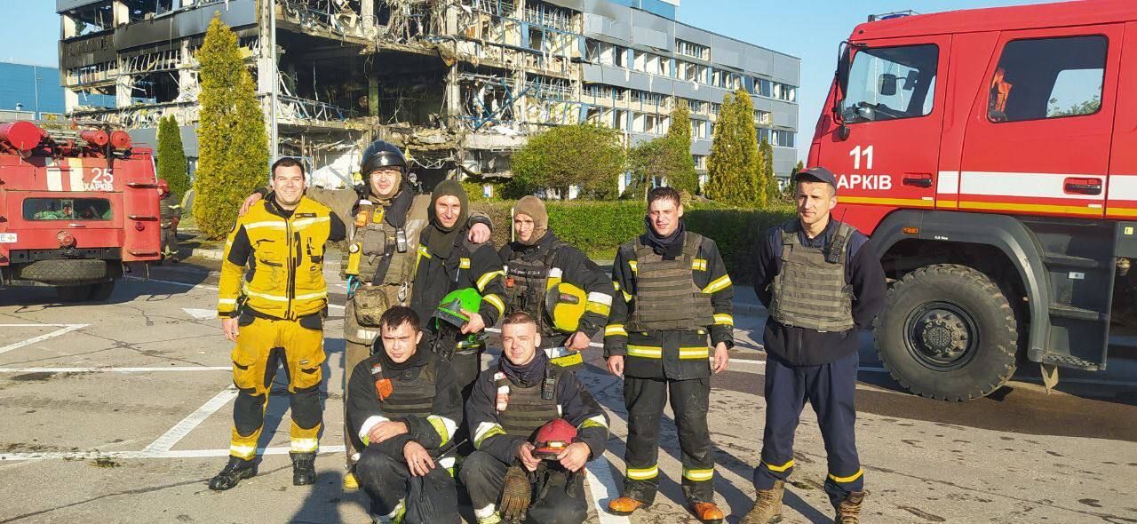 «Вначале в глазах читался страх, но спустя 4 дня массированных обстрелов все привыкли». Будни пожарной части Харькова