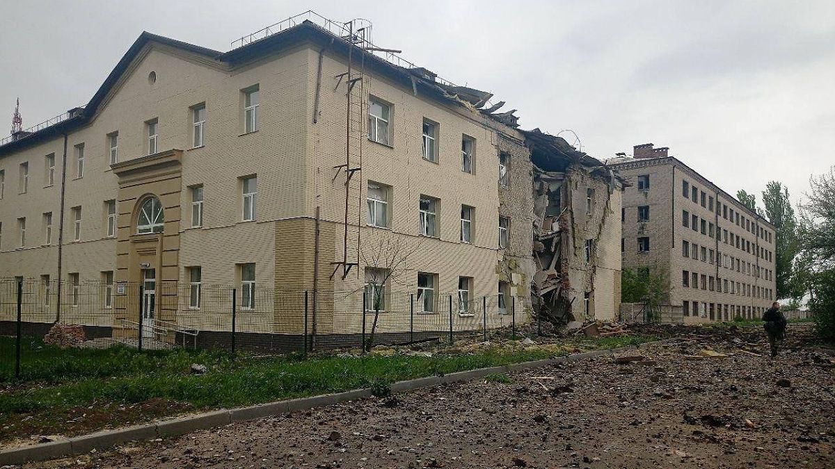 Боевики за сутки обстреляли 10 населённых пунктов в Донецкой области: повреждены дома и колледж