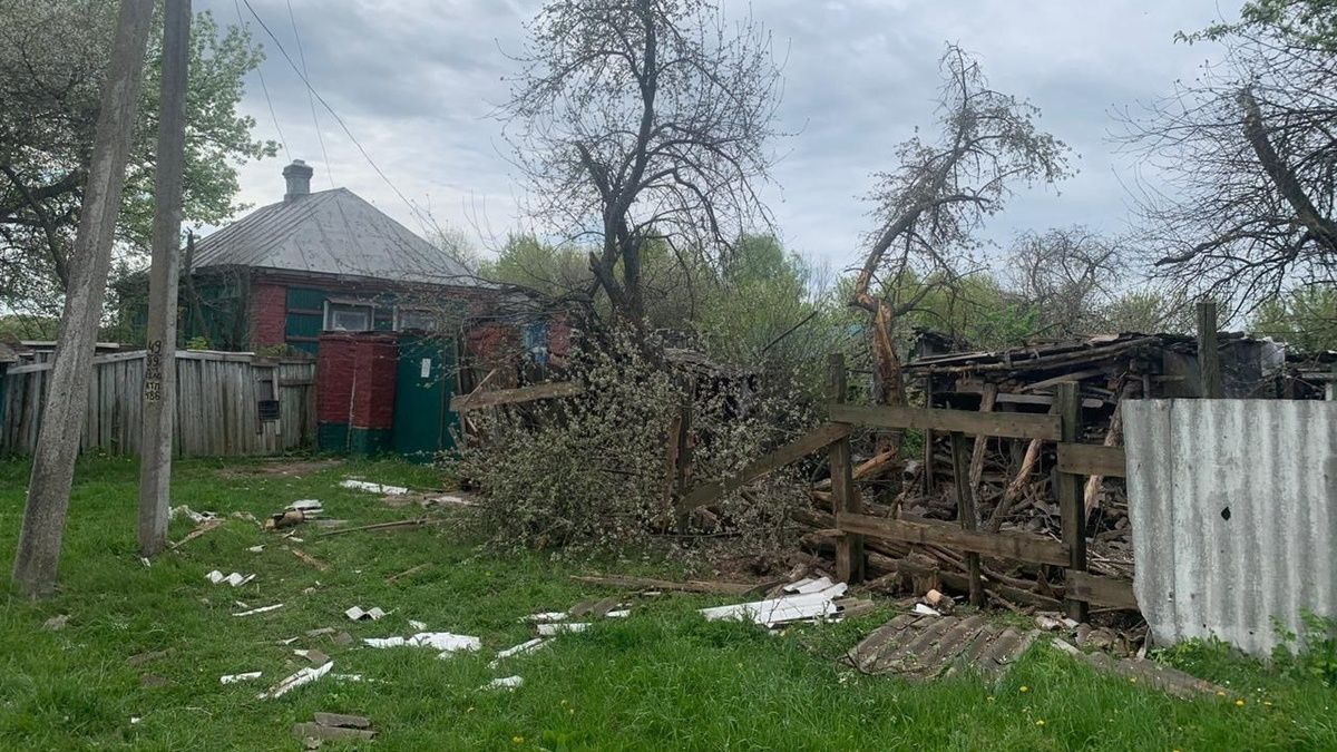 Боевики из артиллерии обстреляли село в Сумской области: погиб мирный житель