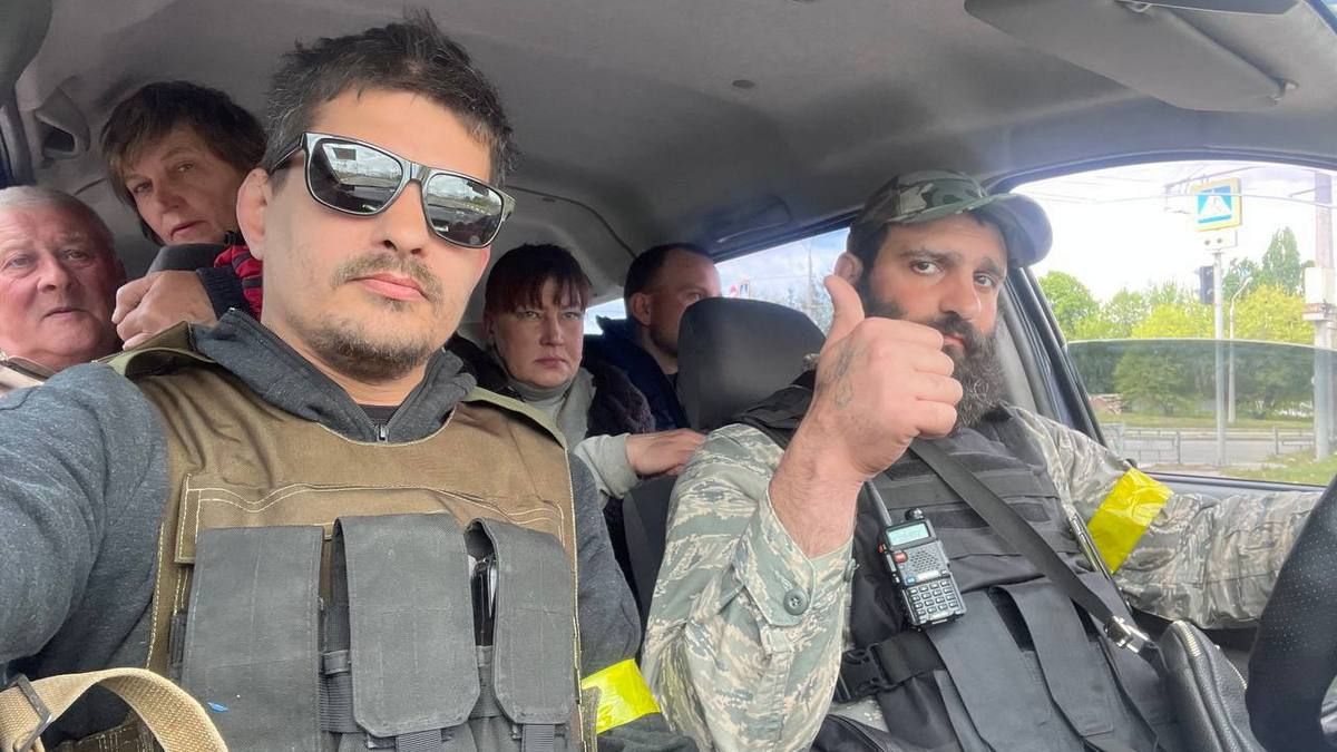 «Другой жизненный сценарий не представляю»: как харьковский волонтер Станислав Жадан эвакуирует людей из территорий, где идут обстрелы
