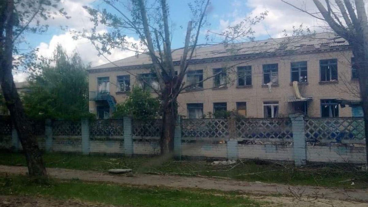 Боевики за сутки 31 раз обстреляли Луганскую область: разрушены 60 домов и мост