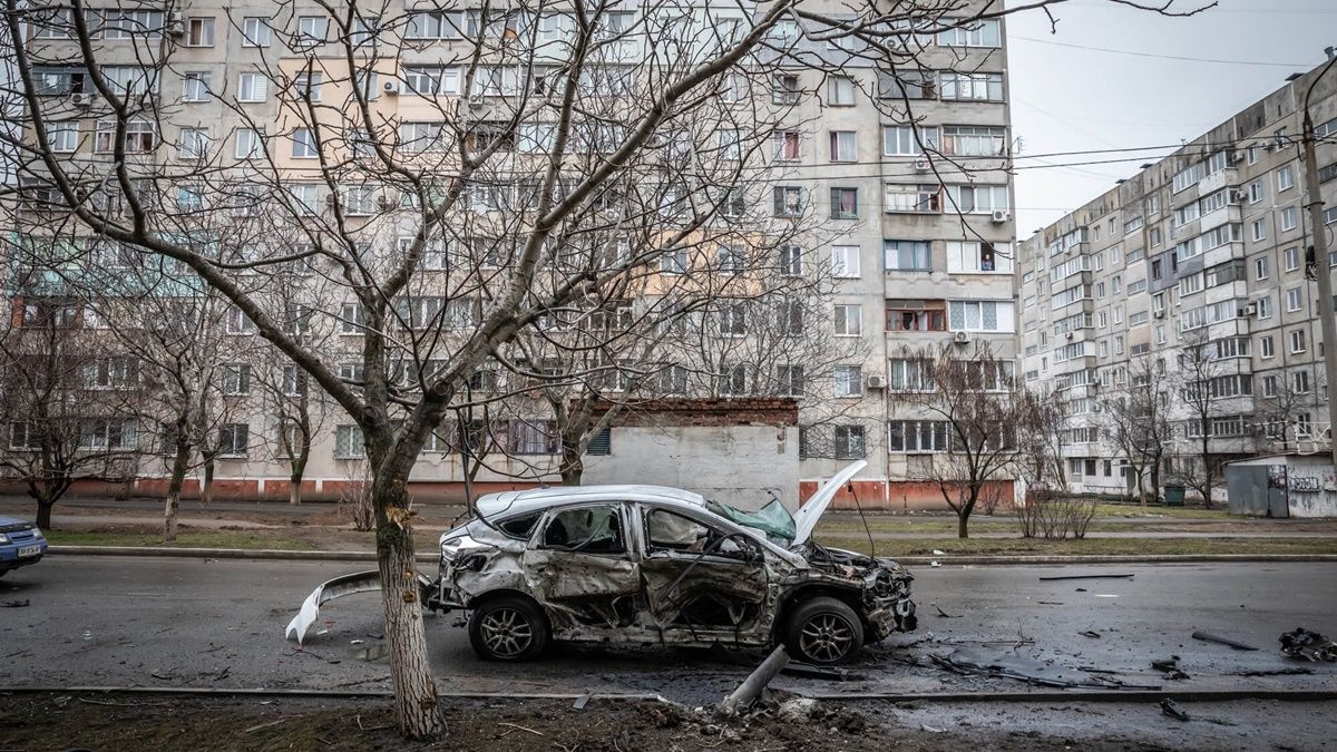 Оккупанты в Мариуполе готовят самый большой фейк об «уничтожении города ВСУ»: людям платят деньги в обмен на «показания»