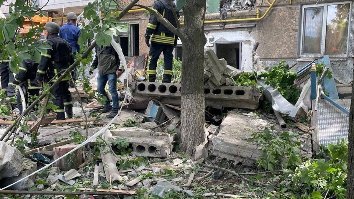 В Бахмуте из-под завалов разрушенной оккупантами пятиэтажки достали тело двухлетнего ребёнка: количество погибших возросло до 5