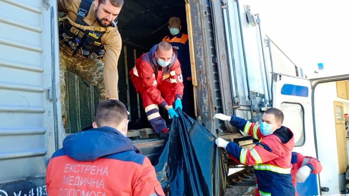 рф третий месяц не забирает трупы своих военных: сотни тел оккупантов хранят в вагонах-рефрижераторах