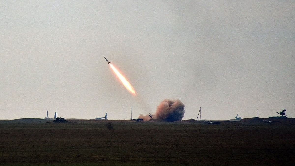 Оккупанты нанесли ракетный удар по Житомирской области — разрушены почти 100 домов, есть раненые