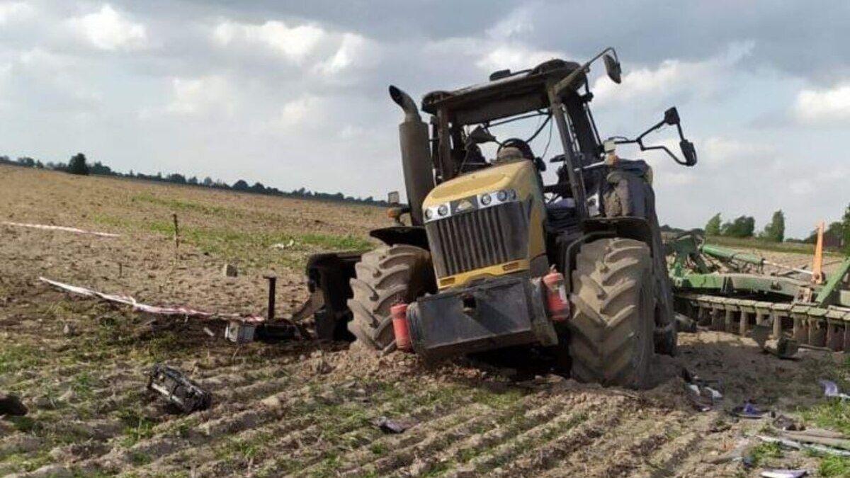 На Київщині трактор під час робіт у полі підірвався на вибухівці