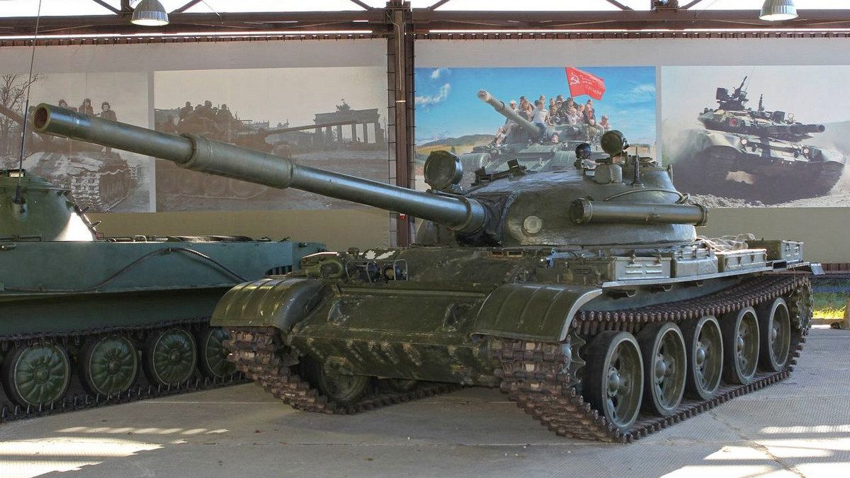 рф перекинула 50-річні танки Т-62, що свідчить про нестачу сучасної техніки - британська розвідка