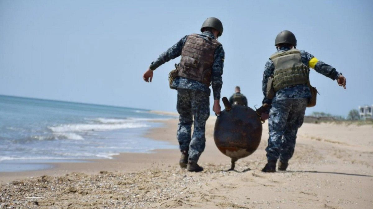 Окупанти розкидали у Чорному морі близько 600 мін: вони дрейфують біля берегів чотирьох країн.