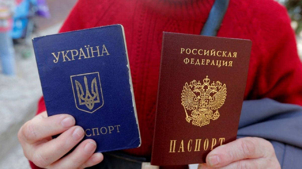 В Мариуполе оккупанты приступили к приёму документов для получения российского паспорта