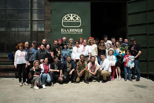 «Кожен п'ятий боєць захищає Запорізьку область у нашому бронежилеті». Як працює волонтерський центр «Паляниця»