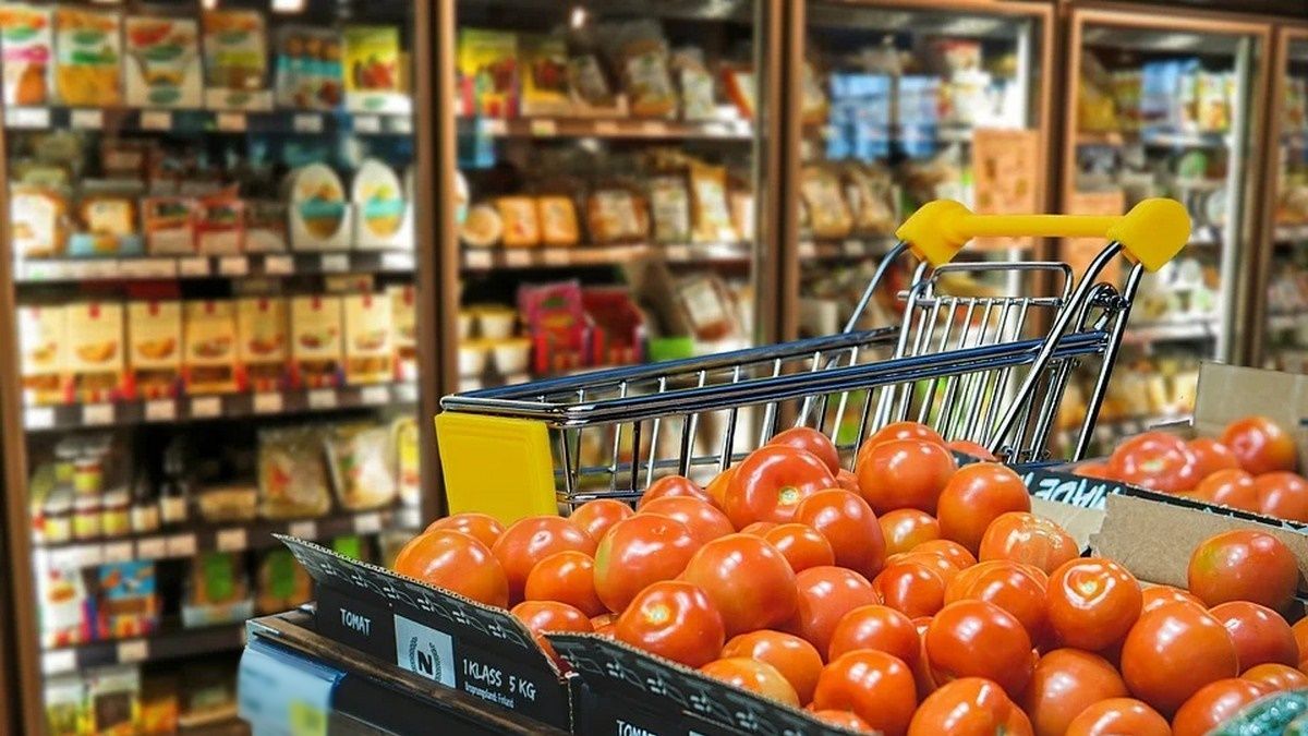 Як змінилися ціни на продукти та проїзд в Україні за місяць
