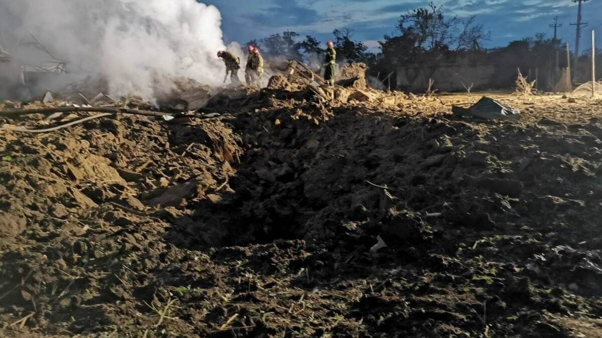 Ракетний удар по Одещині: загорілися приватні будинки та поранено декілька людей