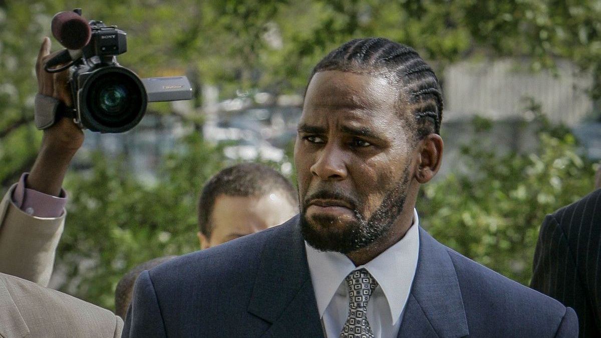 Співака R. Kelly, автора хіта "I Believe I Can Fly" засудили до 30 років в’язниці за сексуальне насильство