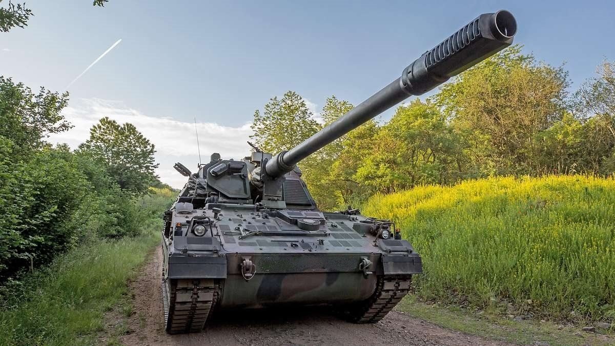 Гаубицы Panzerhaubitze 2000 из Германии уже разбивают позиции оккупантов на фронте.