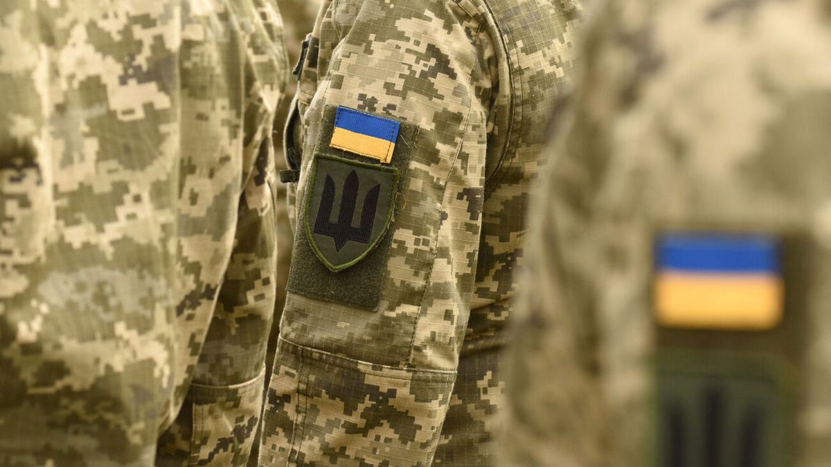 Чоловікам не можна буде покидати місце проживання без дозволу військомату? Що відомо