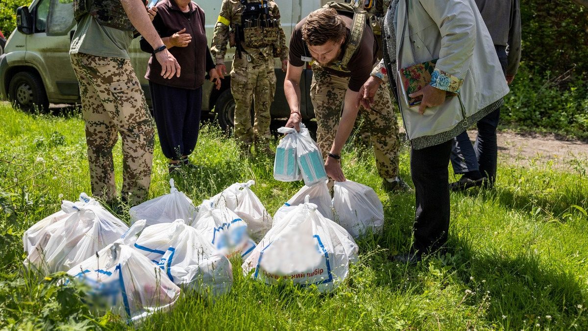 Як українці ставляться до декомунізації та чи допомагають один одному — результати опитування