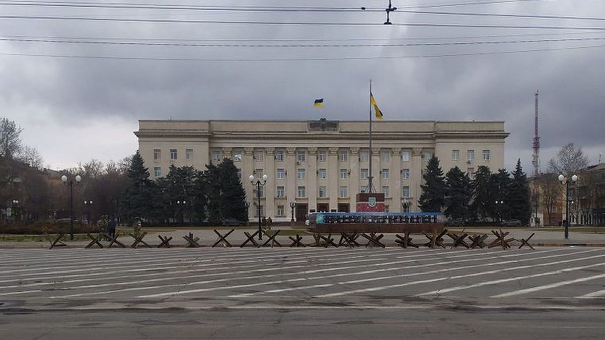 У драмтеатрі Херсону окупанти облаштували склад боєприпасів та чекають політтехнологів з рф