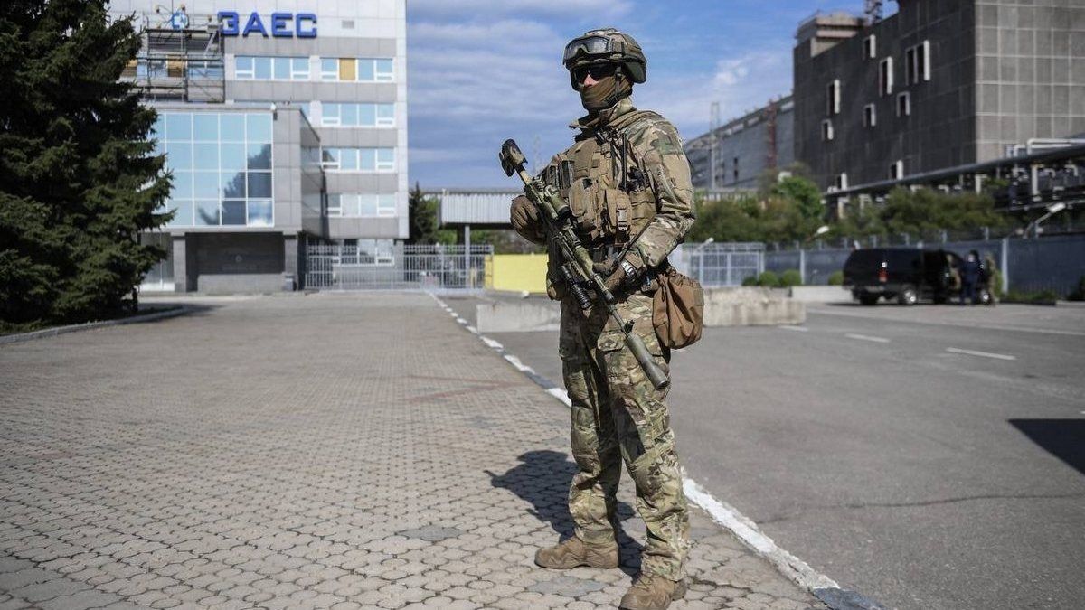 Військові рф стягують техніку та ракетні комплекси на Запорізьку АЕС: вже фіксують обстріли
