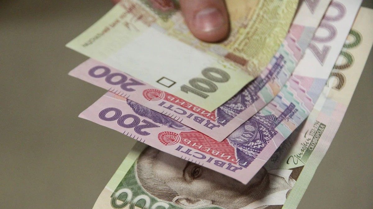 Как украинцам получить денежную помощь от разных организаций. Полный список и условия