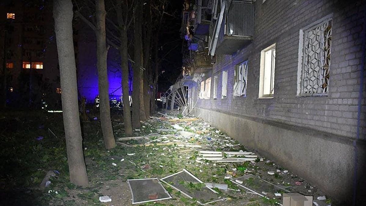 Рашисты выпустили около 10 ракет по Николаеву: есть погибший и раненые