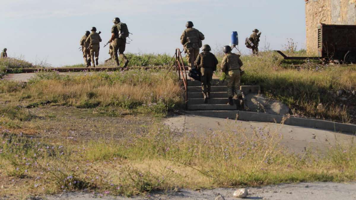 После ударов ВСУ оккупанты вывели личный состав с территории двух посёлков Запорожской области