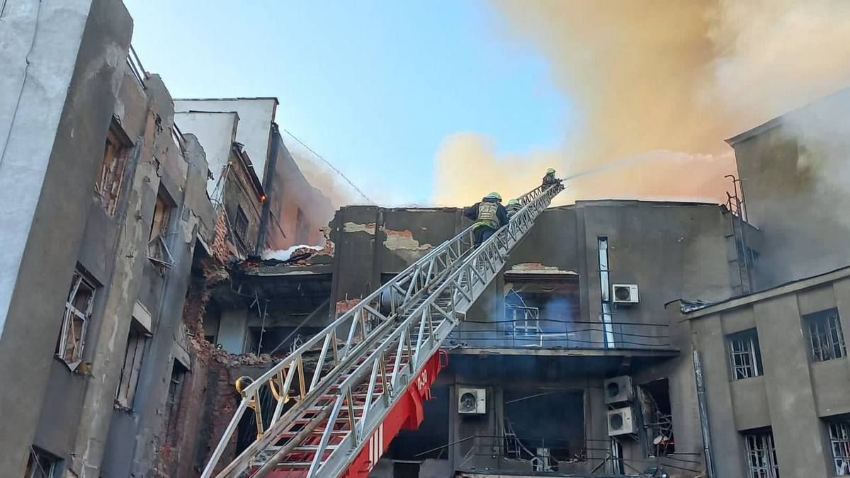 Окупанти знову обстріляли Харків, влучили в гуртожиток: одна людина загинула, ще 18 поранено